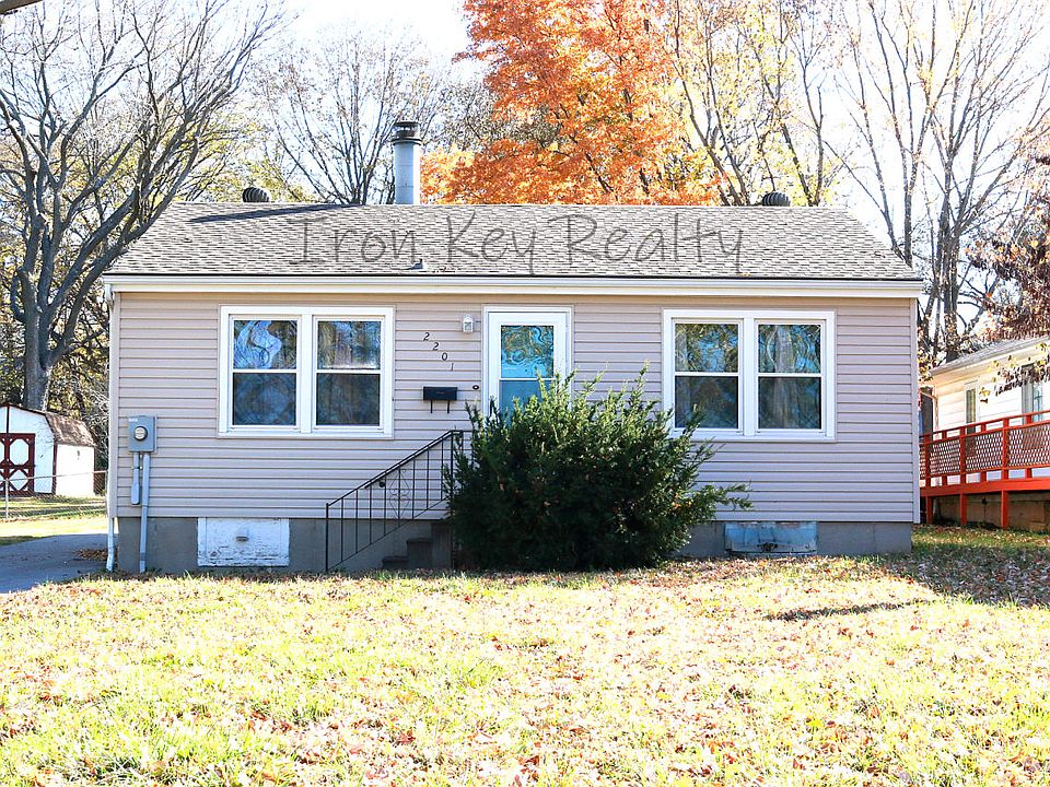 1st image of 2201 S Claremont Ave