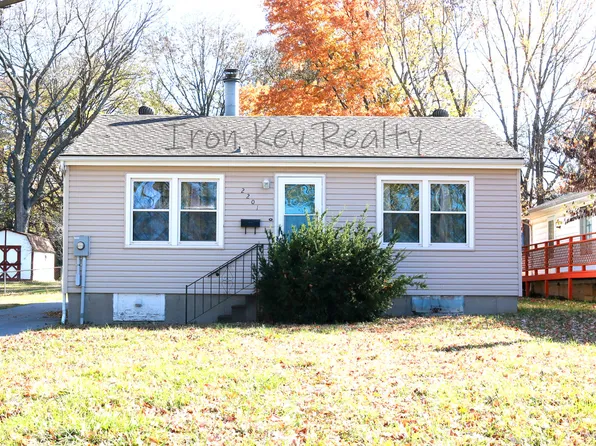 2201 S Claremont Ave, Independence, MO 64052