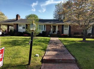 1313 Elmwood Dr, Colonial Heights, VA 23834
