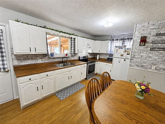 3rd image of 3188 Williamson Rd