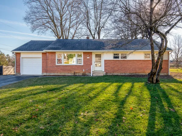 72 Barre Dr, Lancaster, PA 17601