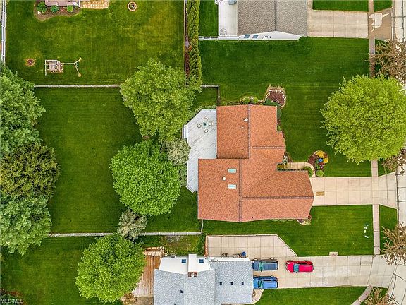 3rd image of 1418 Cherry Wood Cir