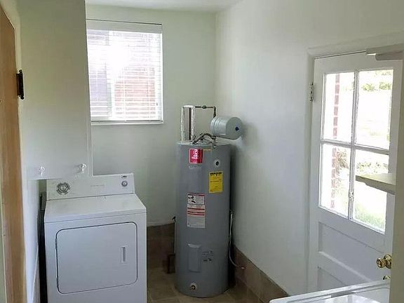 2nd image of 1424 E Winder Ln