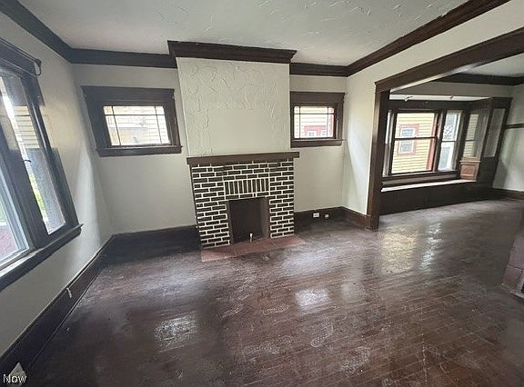 2nd image of 1919 W 71st St