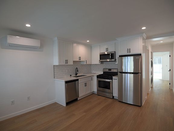 4th image of 14142 Victory Blvd APT 126