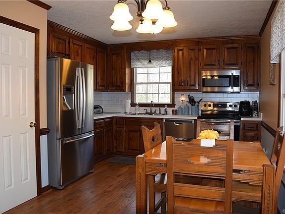 3rd image of 1662 Lakeside Dr