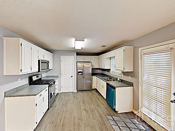 5th image of 102 Old Stonewall Dr