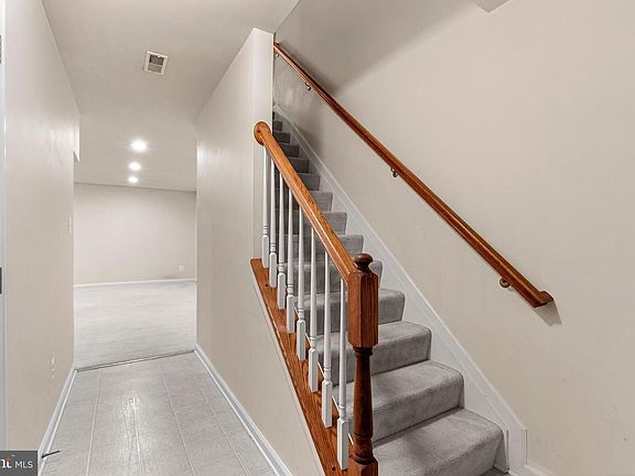 5th image of 344 Dickens Dr