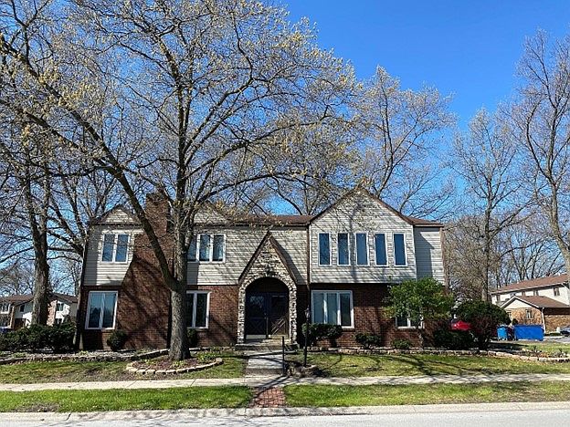 1st image of 1350 Pine Ct #3
