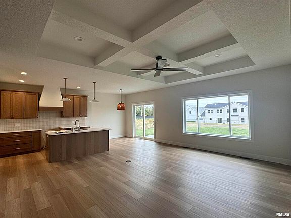 3rd image of 107 Torrey Pines Dr