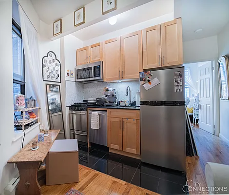 Rented by City Connections Realty | media 10