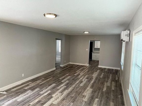 3rd image of 727 W 5th St #1