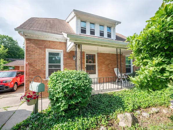 11 Leonore St, Mount Clemens, MI 48043