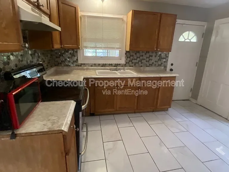 1926 Chambers Rd — Photo 4