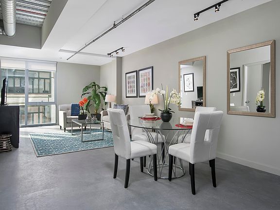 3rd image of 1244 N Milwaukee Ave #108