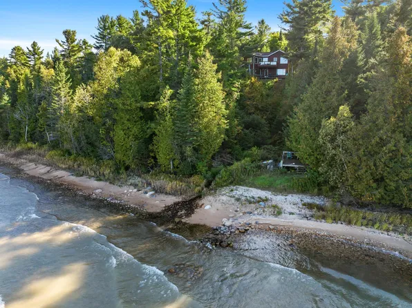 7526 Us Highway 23, Mackinaw City, MI 49701