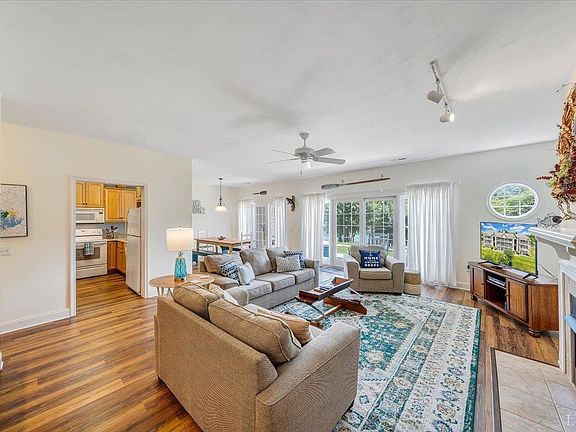 5th image of 335 S Pointe Shore Dr