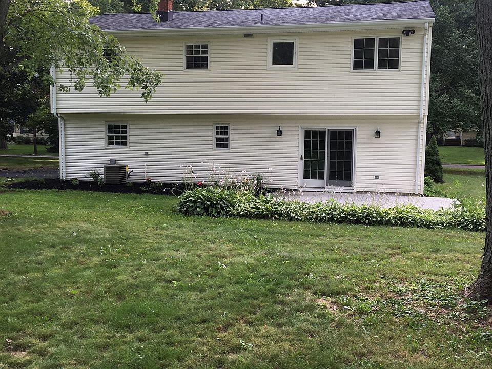 2nd image of 9 Meadowview Dr