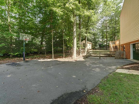 4th image of 1890 Amberfield Dr