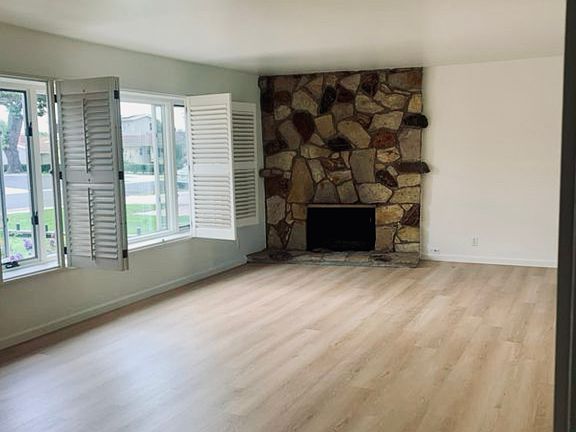 4th image of 2711 W 180th St