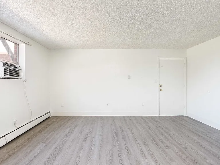 Carriage Green Apartments — Photo 13