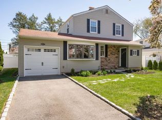 317 Rushmore Ave, Carle Place, NY 11514