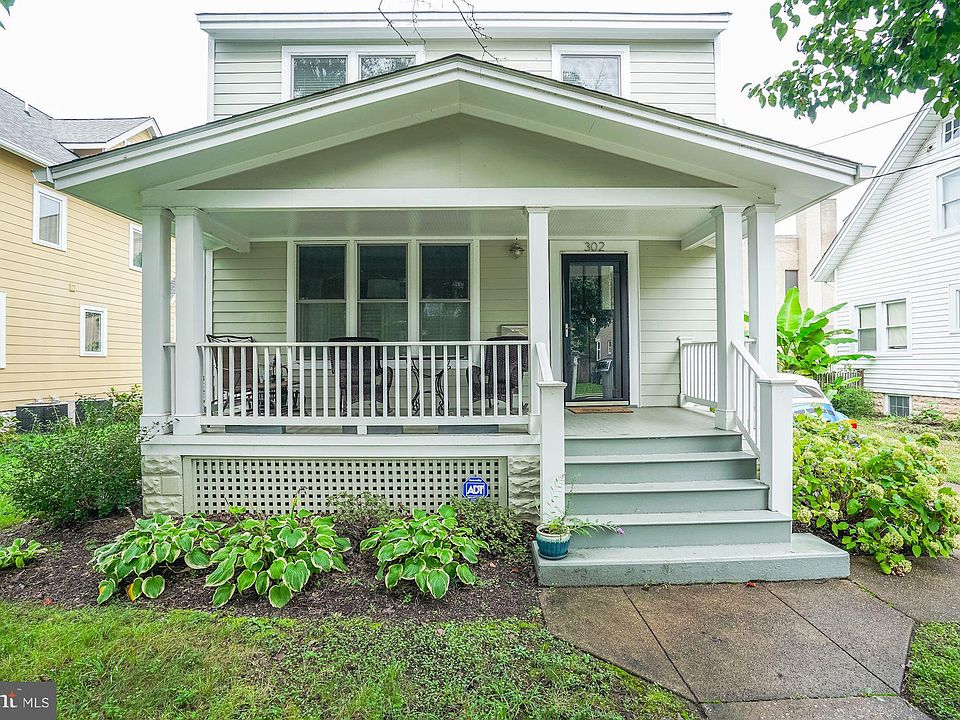 1st image of 302 E Luray Ave