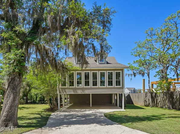 2161 Mole Dr, Bay Saint Louis, MS 39520