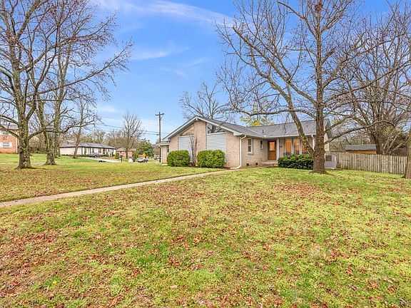 4th image of 100 Cloverdale Ct