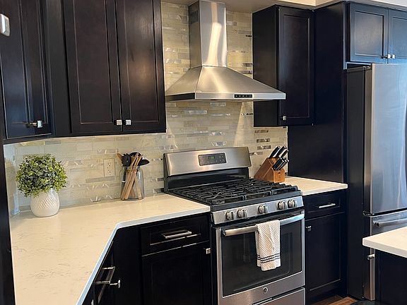 2nd image of 148 W Wildey St APT 2