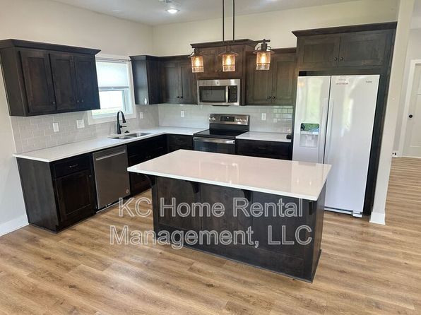 10 Howard Cir, Trimble, MO 64492