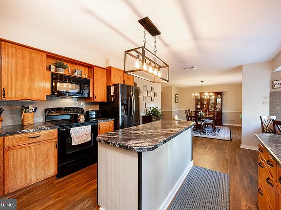 3rd image of 1478 Harvey Ln