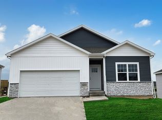 909 8th St NW, Bondurant, IA 50035