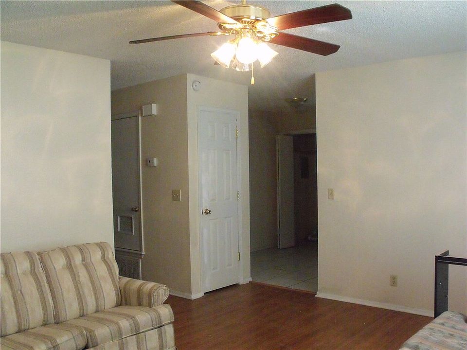 2nd image of 407 Tiger Blvd APT D