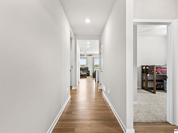 5th image of 9007 Alexandra Rd