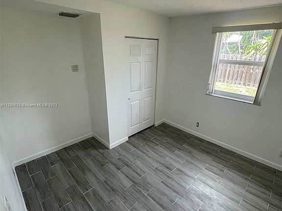 4th image of 2736 Dewey St #A