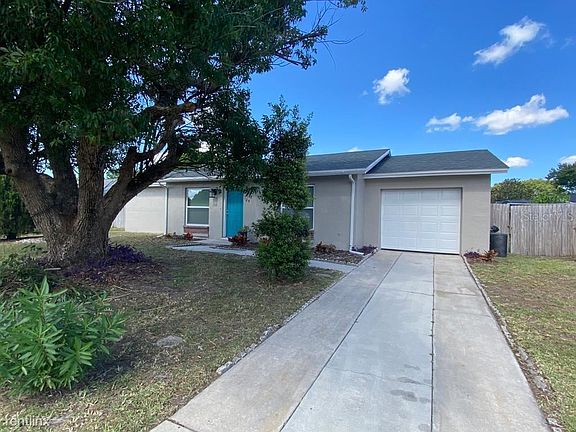 2nd image of 124 Loredo Ln