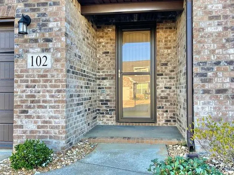 102 James Parcus Cir — Photo 5