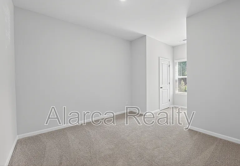 2962 Sloan Dr — Photo 8