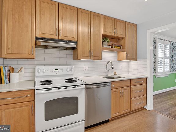 5th image of 8515 Rosewood Dr