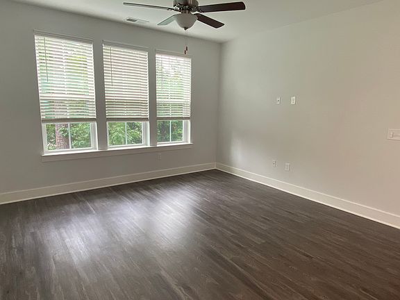 4th image of 714 S Kerr Ave #302