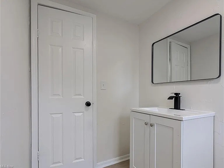 14817 Naples Ave — Photo 18