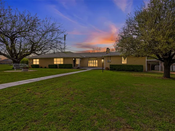 1106 Central Ave, Bowie, TX 76230