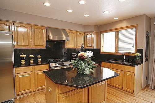 Gas cooktop!  Convenient island!