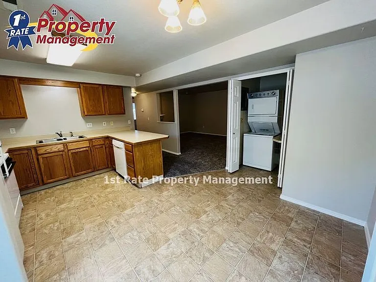 2914 W Stewart Ave #101 — Photo 8