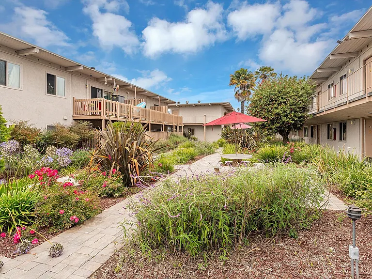 Plum Street Garden Apartments 501 Plum St Capitola, CA 95010 — Photo 12