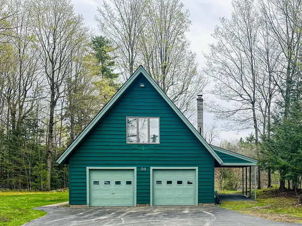 30 Pinebrook Dr, Morrisonville, NY 12962