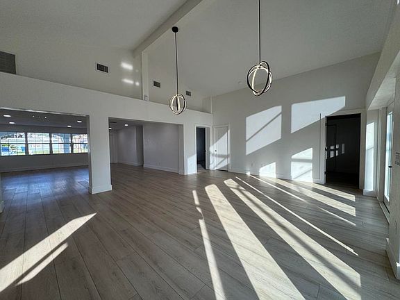 5th image of 16 Seabreeze Dr