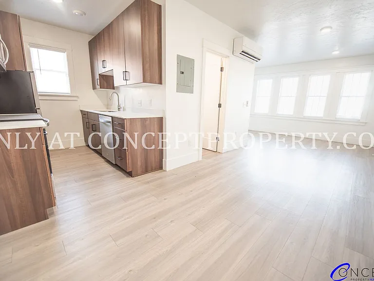 Clairmont — Photo 32