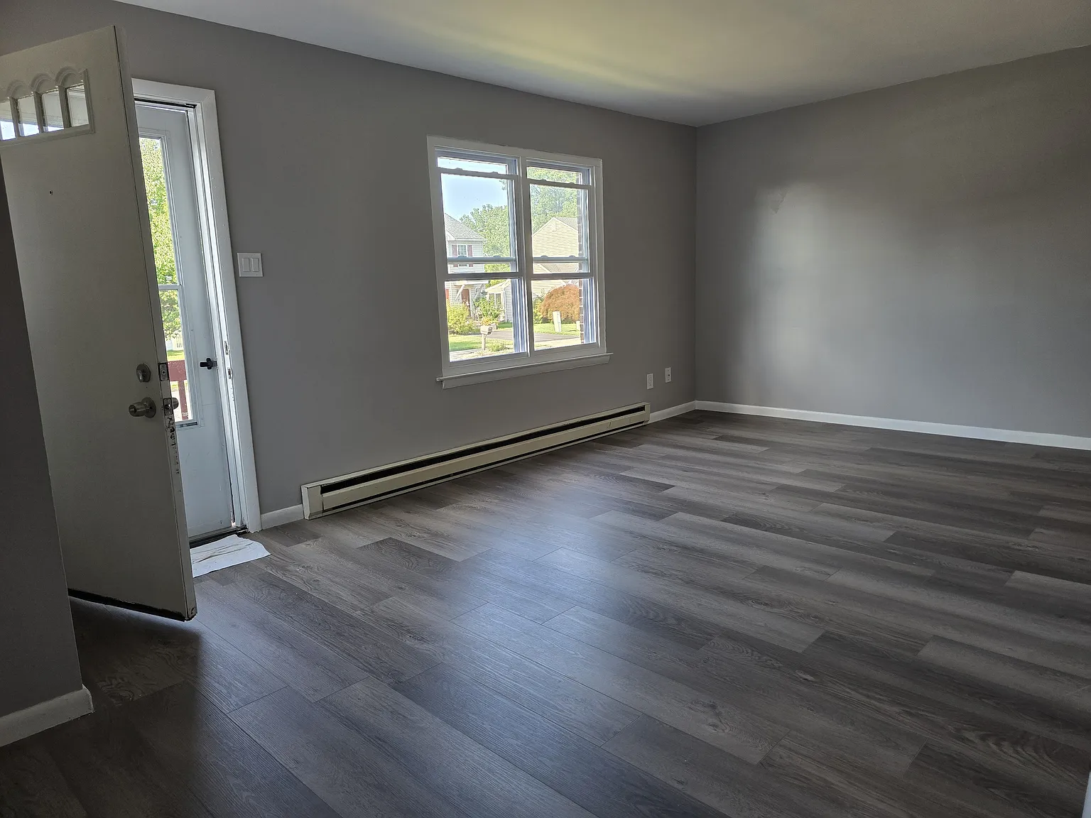 3 bed, 1.5 bath, 1180 sqft, $2,350 — Photo 2